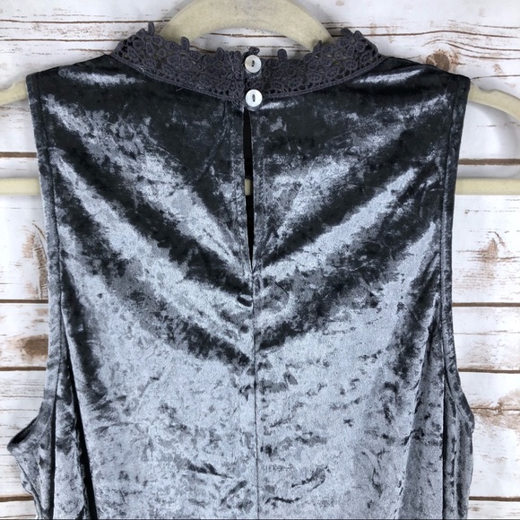 Entro gray crushed velvet crochet keyhole top - Picture 7 of 8